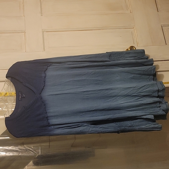 Nwt, 1x Studio West Long sleeved an gathered top/sleeve ombre blue. - Picture 1 of 8